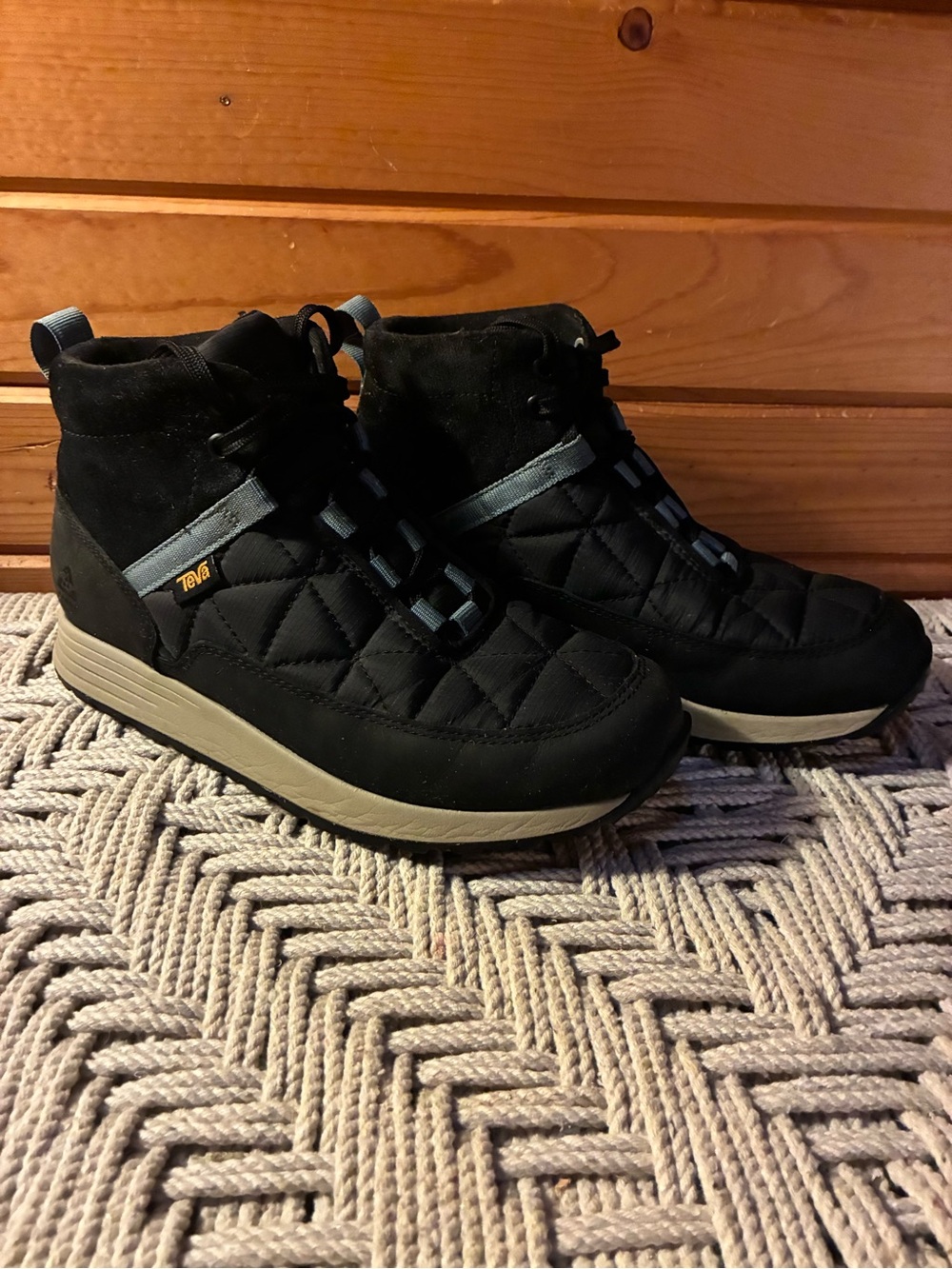 Teva Rapid Proof Deep Navy Water Proof Quilted Lace-Up Ankle Winter Boots. 7.5!